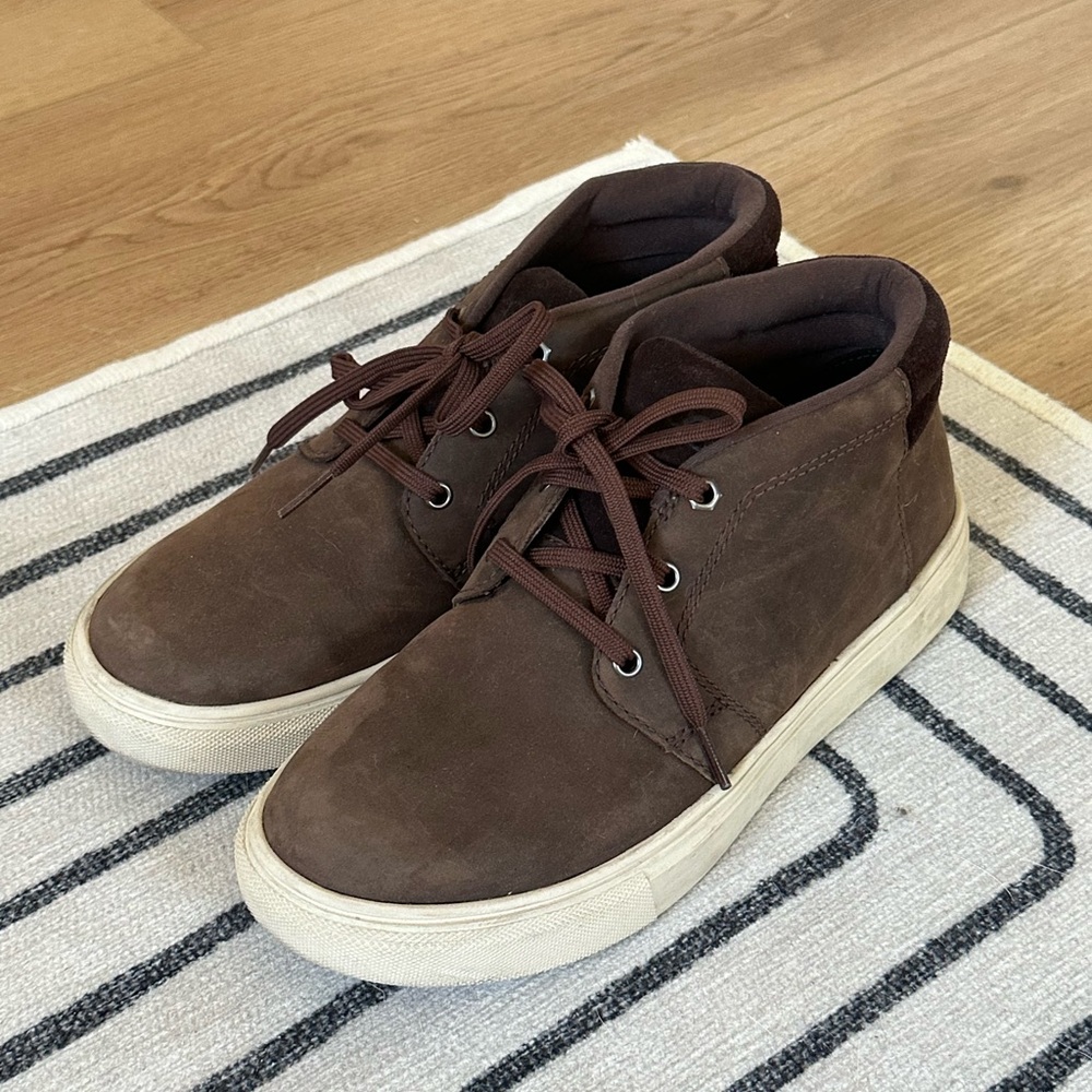 UGGS Baysider Chukka Weather Boots Boys Size 7